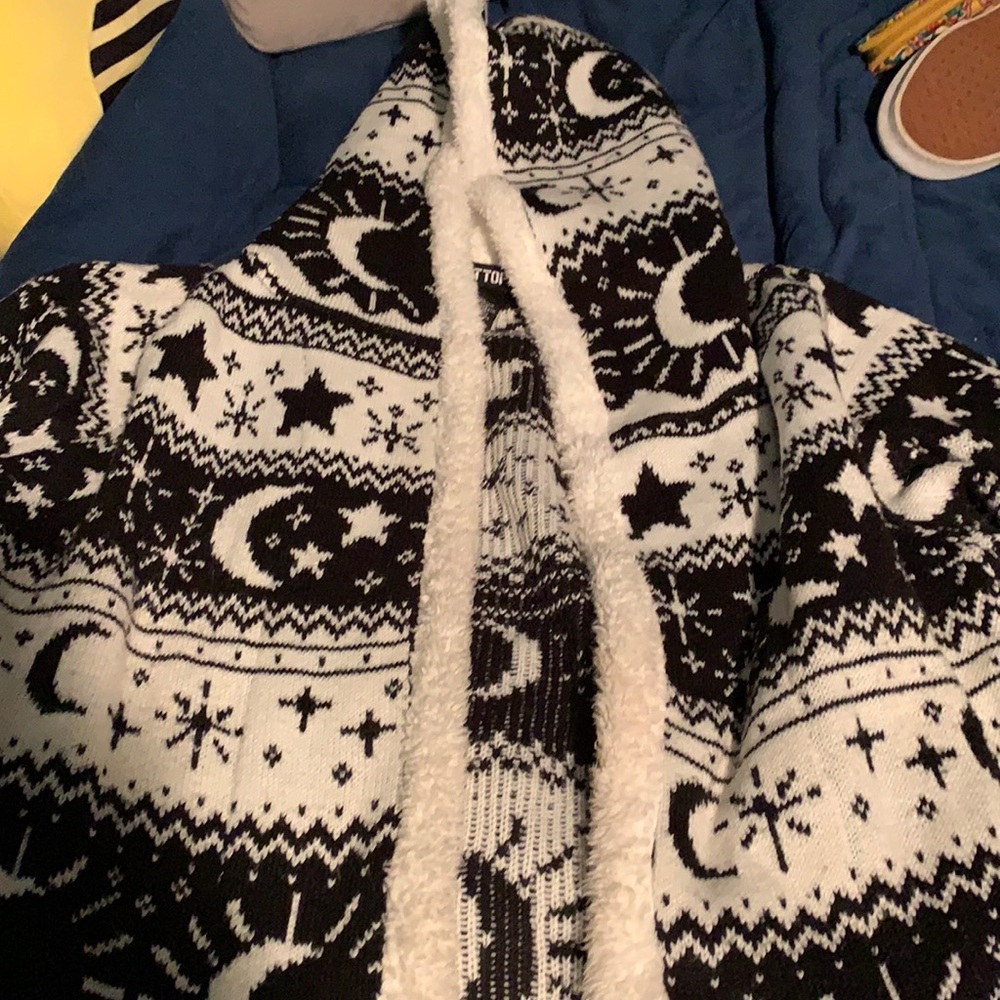 Size L Hot Topic Cardigan